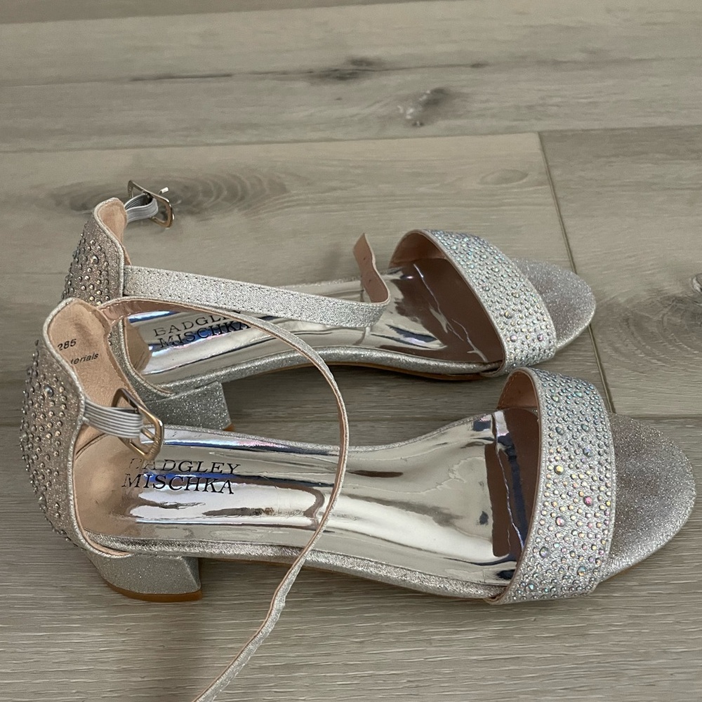 Badgley Mischka kitten heels